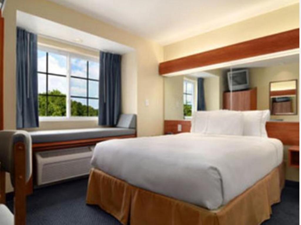 Microtel Inn & Suites Huntsville Habitación foto
